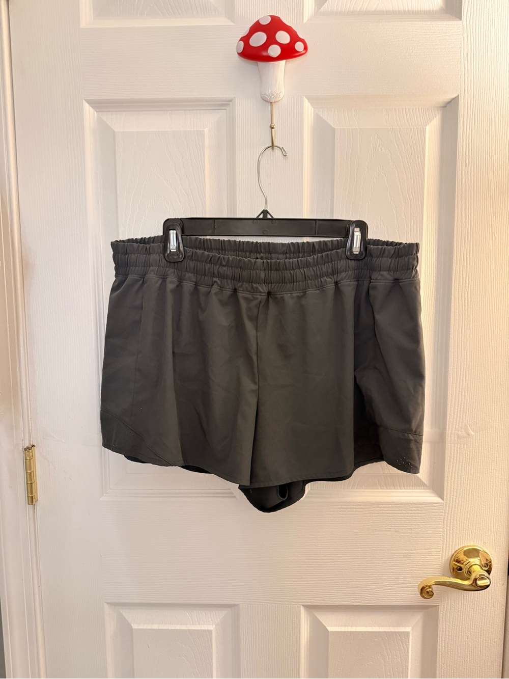 CALIA by Carrie Underwood Women's Gray Lined Athletic Shorts with Elastic Waist